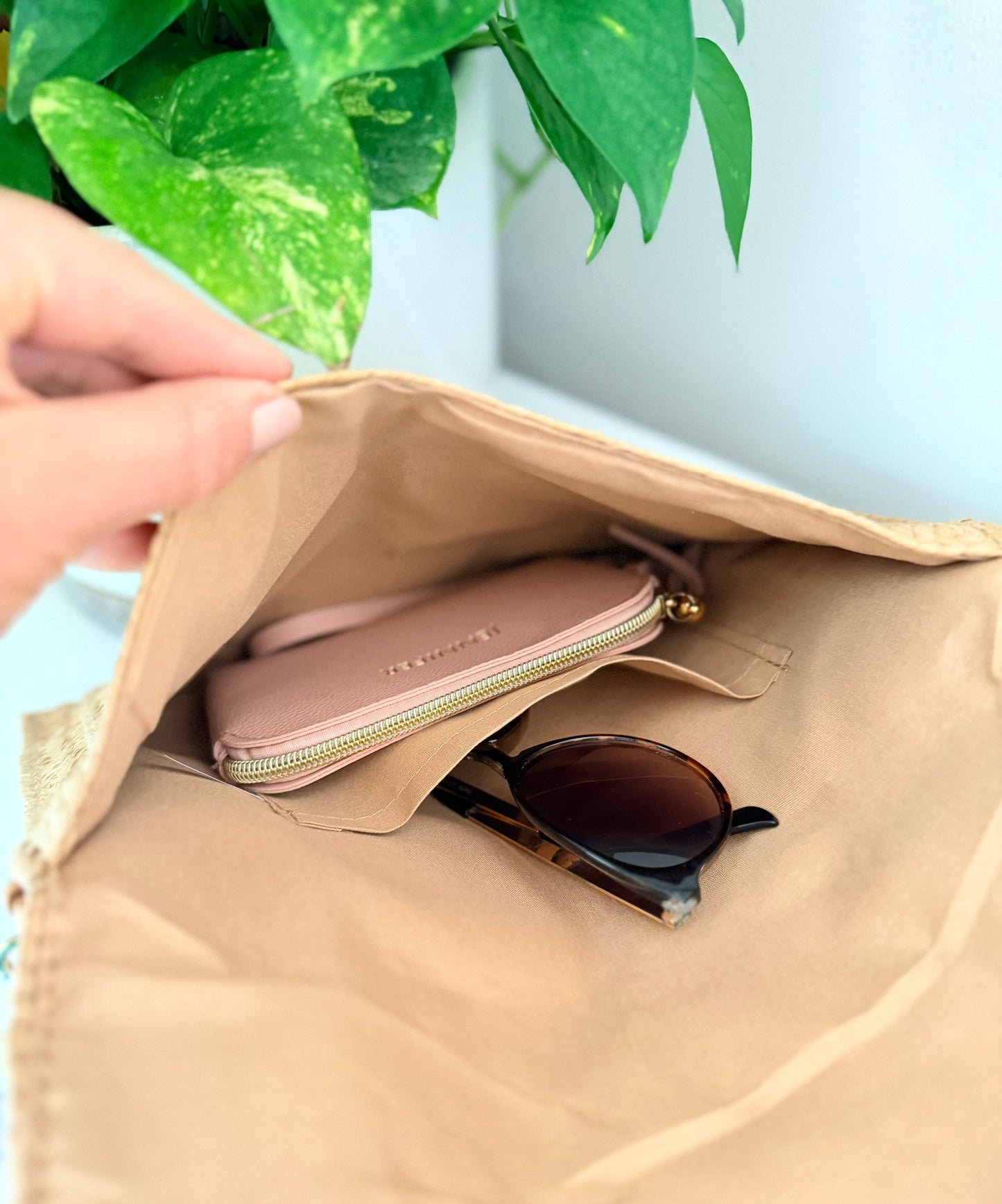 Island Oyster Sand & Sea Clutch / Crossbody